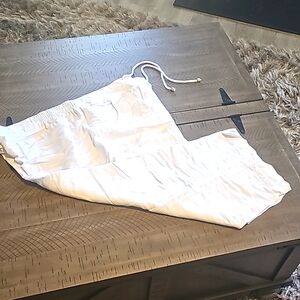 Womens white linen capri, NWT